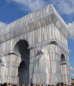 L’Arc de Triomphe emballé par Christo et Jeanne-Claude